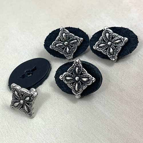 Jul Medieval Cross Stud Button