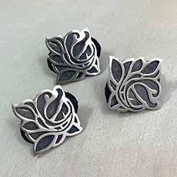 Jul Art Nouveau Magnolia Stud Button