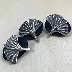 Jul Gingko Stud Button