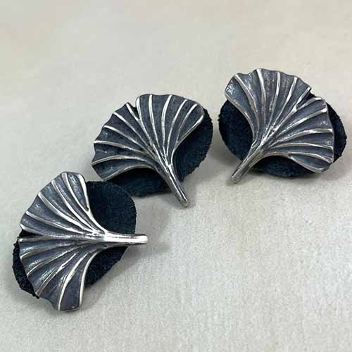 Jul Gingko Stud Button