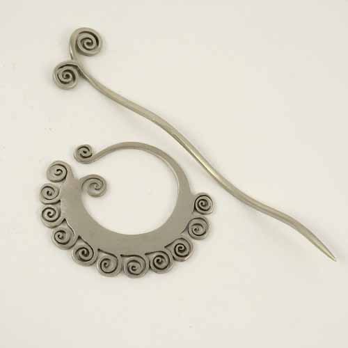 Jul Coil Shawl Pin