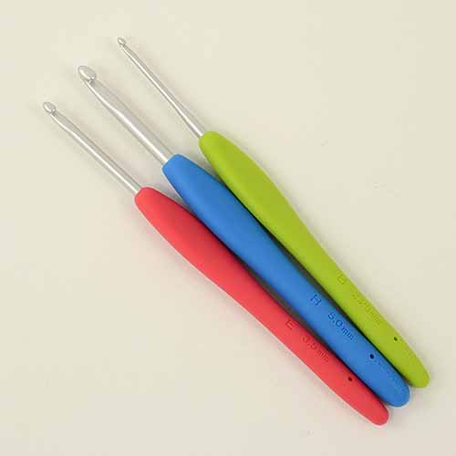Clover Amour Hook sizes B - J